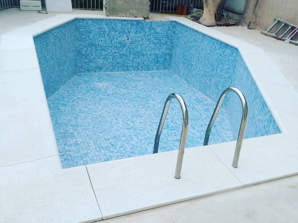 Equipe Fenix Construção de piscinas